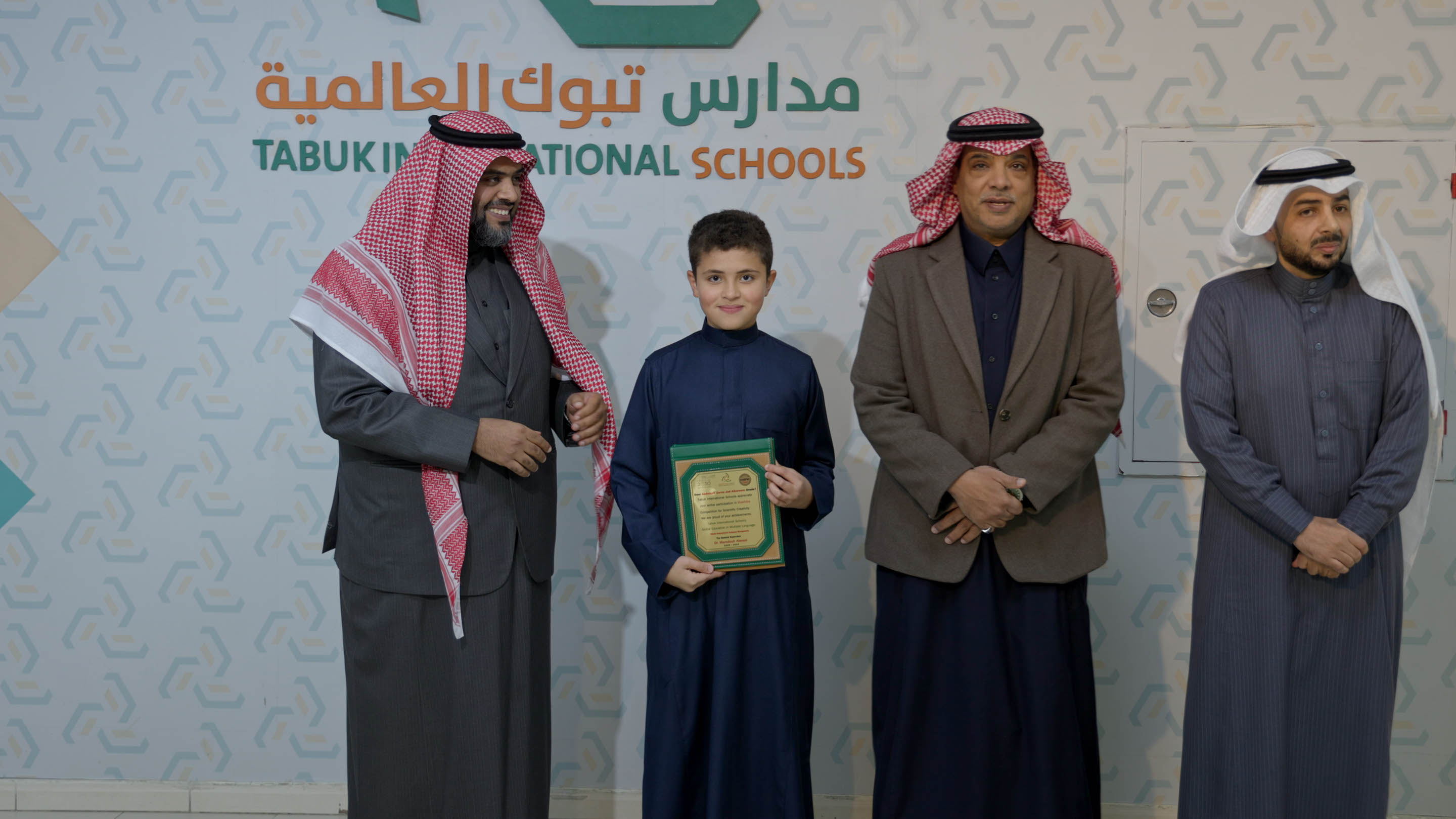 حفل التكريم الأول_01_00_56;08.jpg